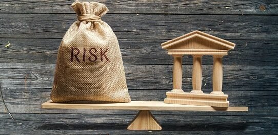 should-central-banks-address-buildup-bank-risk-taking-conduct-monetary-policy